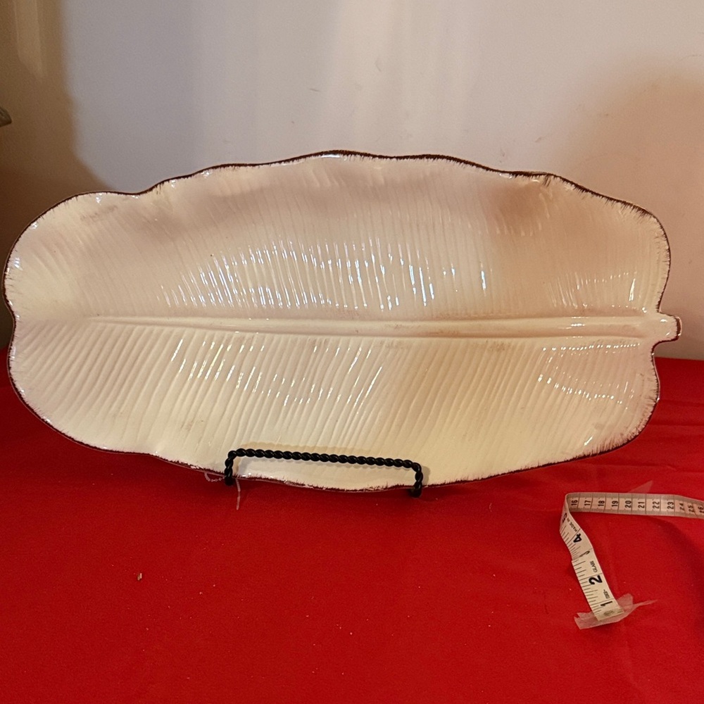 I. Godinger & Co. Banana Leaf 18" ceramic serving platter.